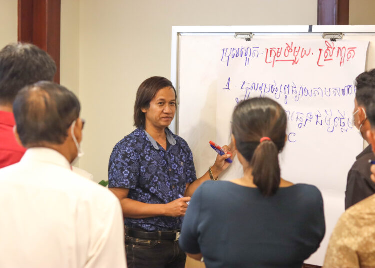 Group of people discussing about how they can contribute to raising awareness about hepatitis b and c